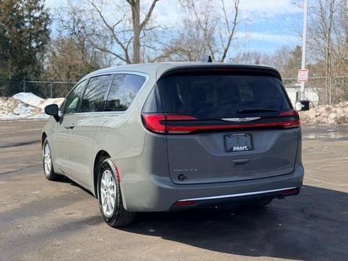 2023 Chrysler Pacifica Touring-L