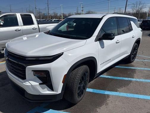 Summit White 2025 Chevrolet Traverse LT