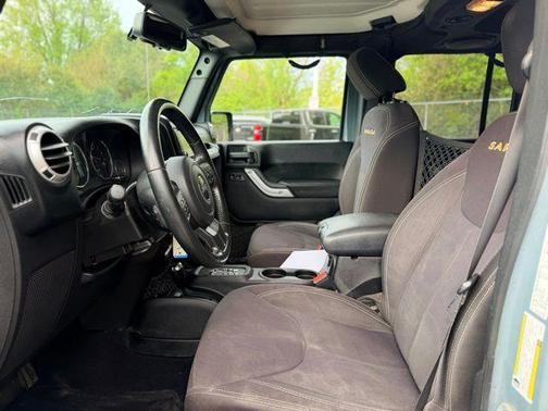 Anvil Clearcoat 2014 Jeep Wrangler Unlimited Sahara