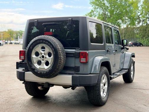 Anvil Clearcoat 2014 Jeep Wrangler Unlimited Sahara