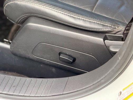 Bright White Clearcoat 2017 Jeep Patriot Latitude