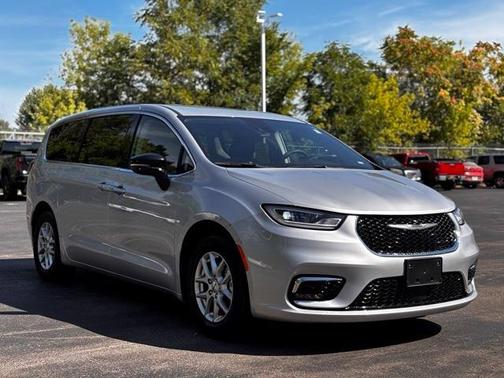 2024 Chrysler Pacifica Touring-L