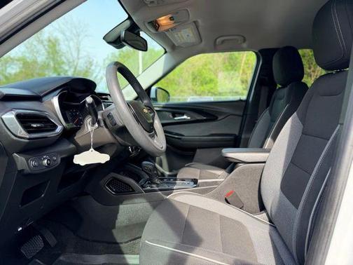 Summit White 2021 Chevrolet Trailblazer LT