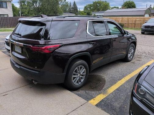 Black Cherry Metallic 2022 Chevrolet Traverse LT Cloth
