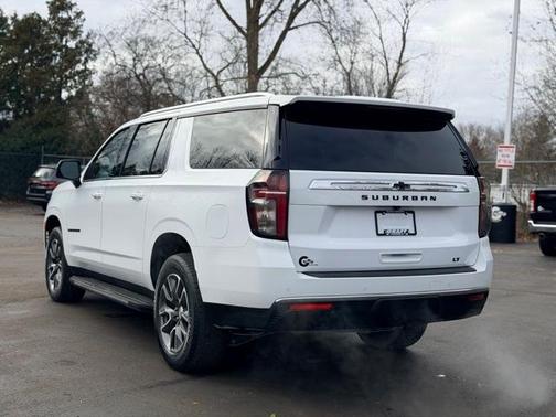 2023 Chevrolet Suburban LT
