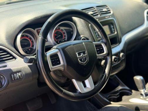 Brilliant Black Crystal Pearlcoat 2011 Dodge Journey Express