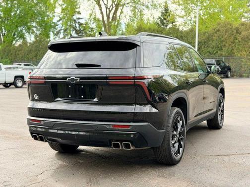 Mosaic Black Metallic 2024 Chevrolet Traverse LT