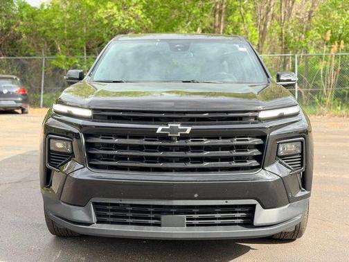Mosaic Black Metallic 2024 Chevrolet Traverse LT