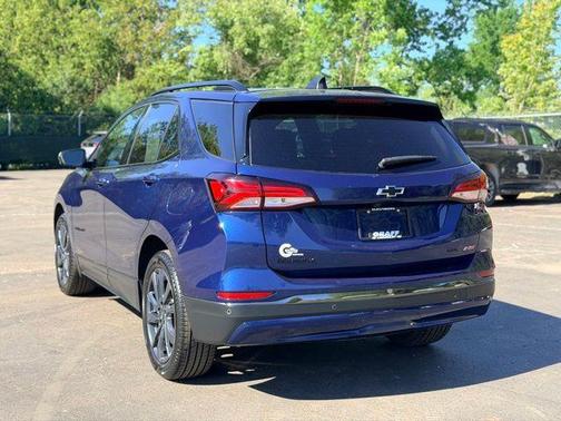 Blue Glow Metallic 2022 Chevrolet Equinox RS