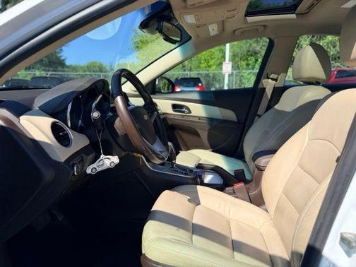 Summit White 2015 Chevrolet Cruze 2LT