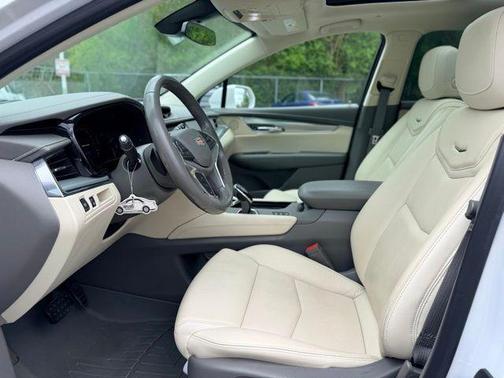 Crystal White Tri-Coat 2019 Cadillac XT5 Premium Luxury