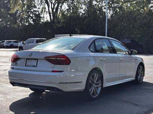 2018 Volkswagen Passat 2.0T R-Line