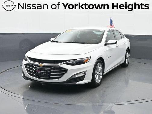 Summit White 2024 Chevrolet Malibu FWD 1LT