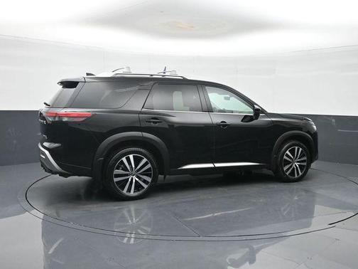 Super Black 2023 Nissan Pathfinder Platinum