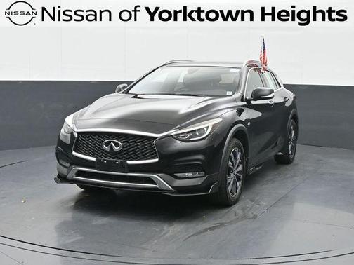 2017 INFINITI QX30 Premium