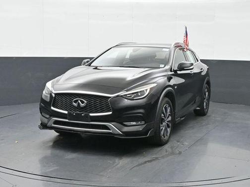 2017 INFINITI QX30 Premium