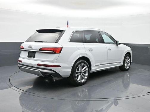 2025 Audi Q7 55 Premium Plus