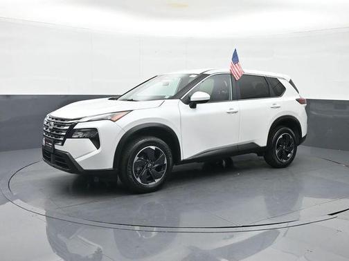 Everest White Pearl Tricoat 2026 Nissan Rogue SV