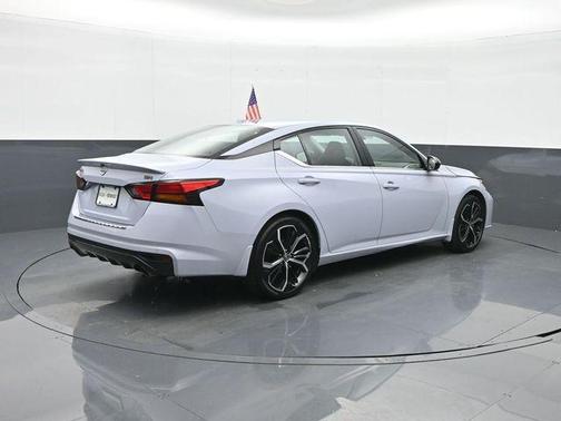 2023 Nissan Altima SR FWD