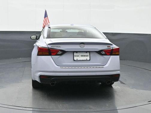 2023 Nissan Altima SR FWD