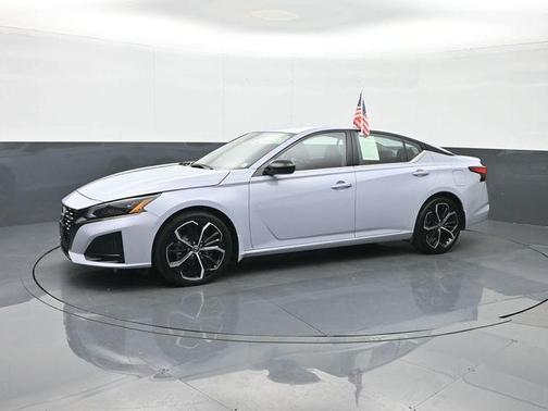 2023 Nissan Altima SR FWD