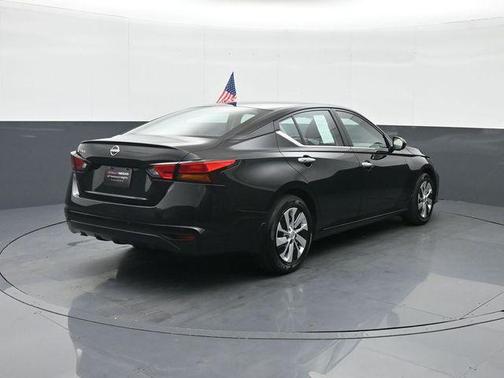 Super Black 2023 Nissan Altima S FWD