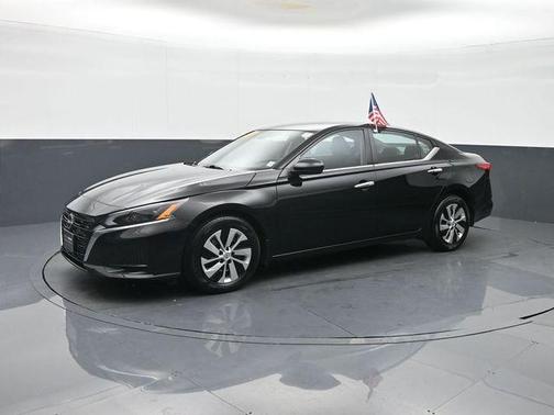 Super Black 2023 Nissan Altima S FWD
