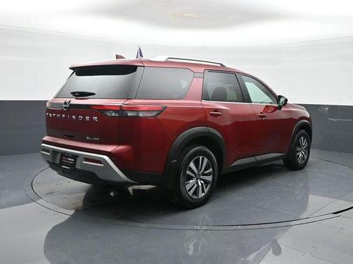 2022 Nissan Pathfinder SL 4WD