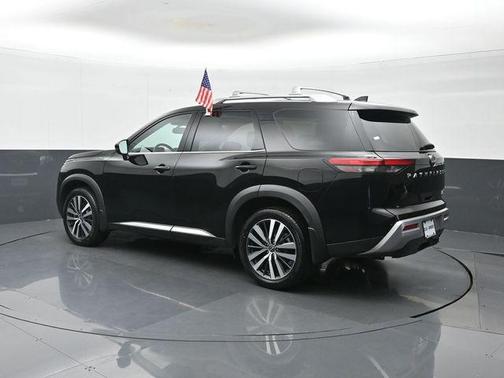 2022 Nissan Pathfinder Platinum 4WD