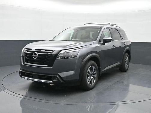 2025 Nissan Pathfinder SL 4WD