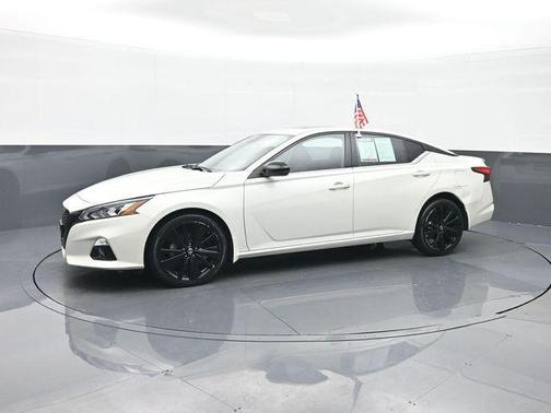 2022 Nissan Altima SR Intelligent AWD