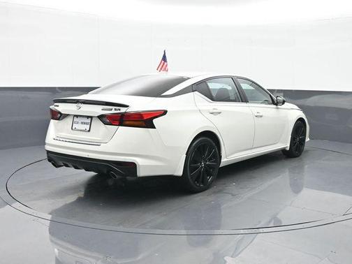 2022 Nissan Altima SR Intelligent AWD