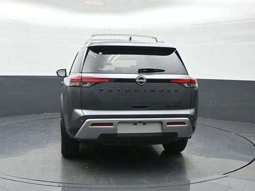 2025 Nissan Pathfinder SL 4WD