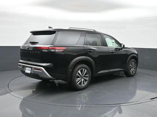 2025 Nissan Pathfinder SL 4WD