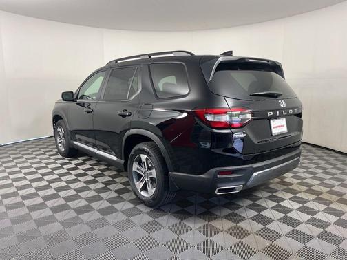 Crystal Black Pearl 2026 Honda Pilot EX-L