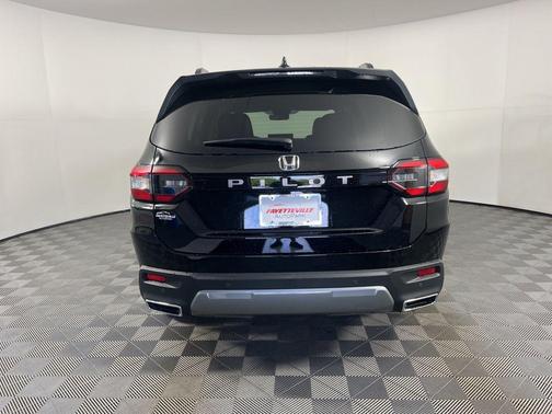 Crystal Black Pearl 2026 Honda Pilot EX-L