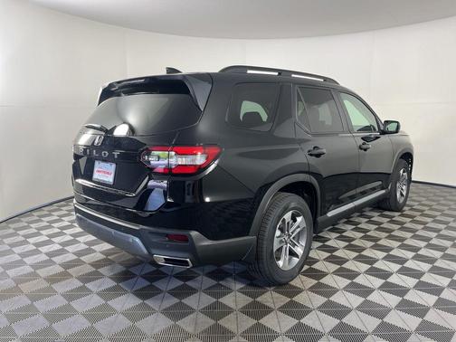 Crystal Black Pearl 2026 Honda Pilot EX-L