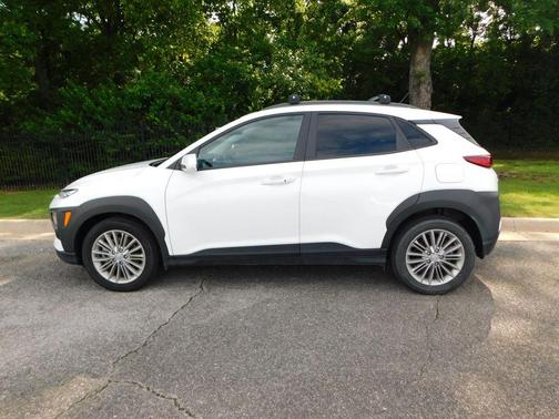 Lunar White 2021 Hyundai KONA SEL