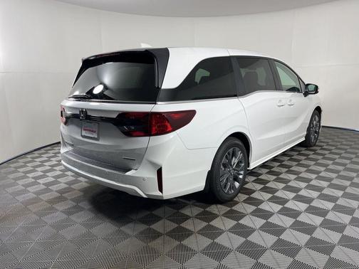 Platinum White Pearl 2026 Honda Odyssey Touring