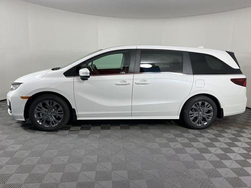 Platinum White Pearl 2026 Honda Odyssey Touring