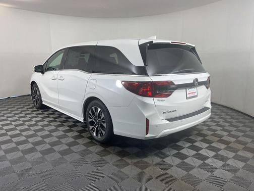 Platinum White Pearl 2026 Honda Odyssey Elite