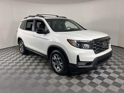 Platinum White Pearl 2023 Honda Passport TrailSport