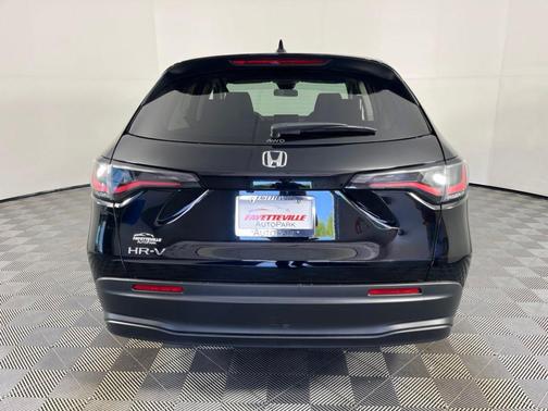 Crystal Black Pearl 2026 Honda HR-V LX