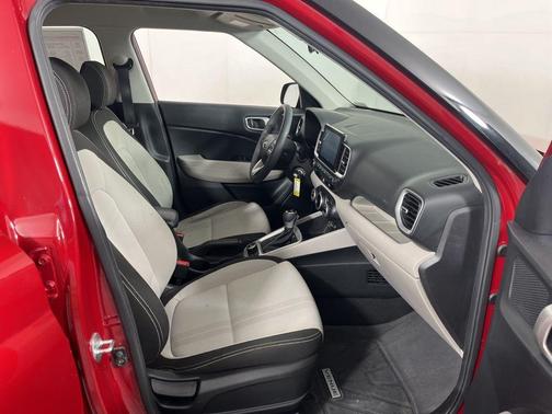 2020 Hyundai VENUE SEL