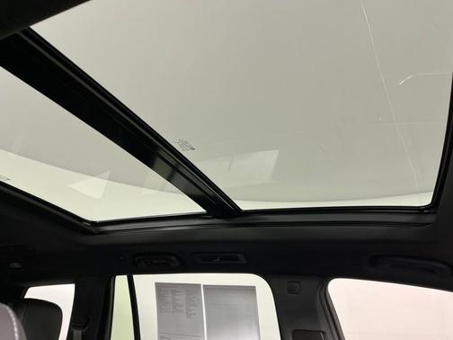 Stellar Black Metallic 2020 Cadillac XT6 Premium Luxury AWD