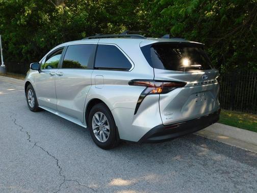 Celestial Silver Metallic 2025 Toyota Sienna XLE