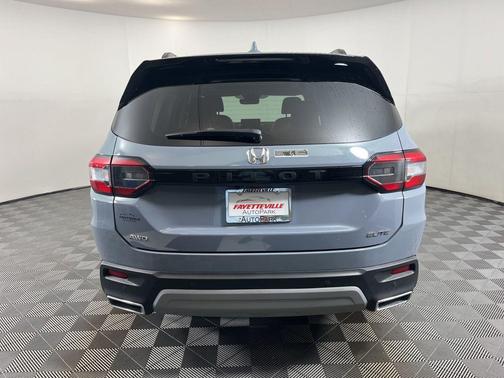 Sonic Gray Pearl 2024 Honda Pilot Elite