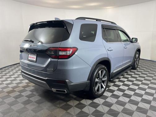 Sonic Gray Pearl 2024 Honda Pilot Elite