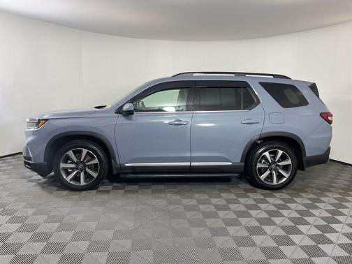 Sonic Gray Pearl 2024 Honda Pilot Elite
