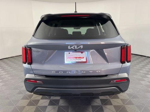 2022 Kia Sorento LX